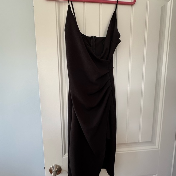 Elegant Black Dress - Picture 1 of 2